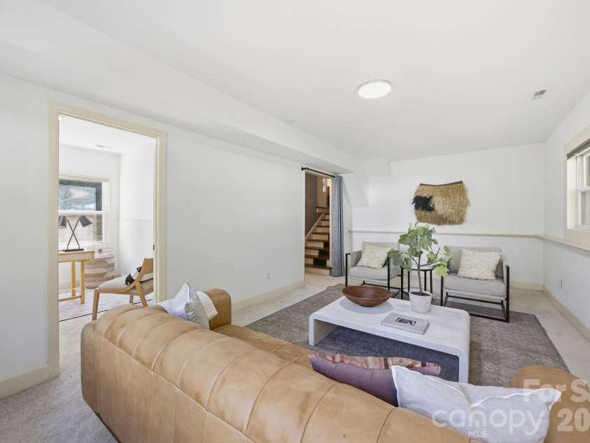 1941 Bentley Place, Charlotte, NC 28205.  MLS# CAR4381660, YatesRealty ID 11215. 