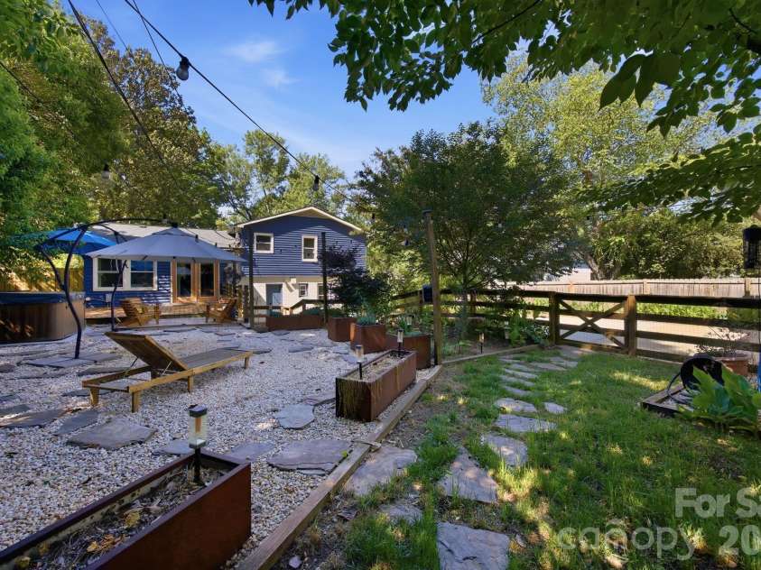 1941 Bentley Place, Charlotte, NC 28205.  MLS# CAR4381660, YatesRealty ID 11215. 