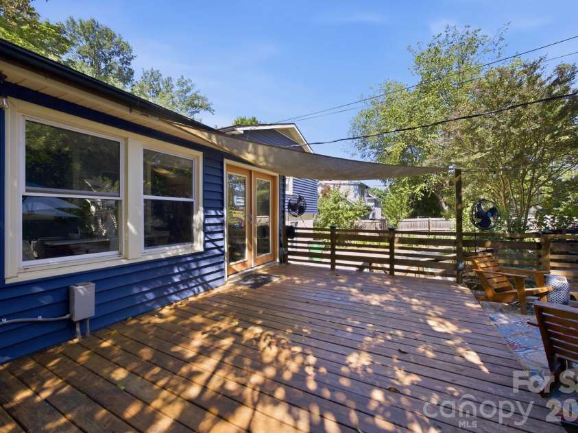1941 Bentley Place, Charlotte, NC 28205.  MLS# CAR4381660, YatesRealty ID 11215. 