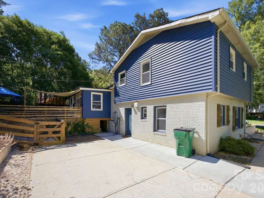 1941 Bentley Place, Charlotte, NC 28205.  MLS# CAR4381660, YatesRealty ID 11215. 
