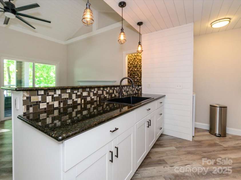 233 Northwest Drive, Davidson, NC 28036.  MLS# CAR4254458, YatesRealty ID 11215. 
