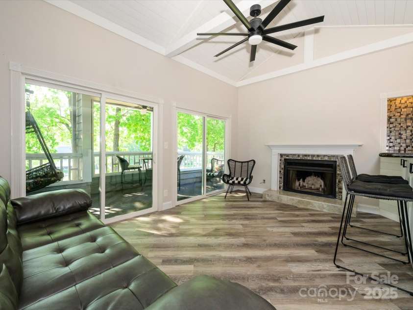 233 Northwest Drive, Davidson, NC 28036.  MLS# CAR4254458, YatesRealty ID 11215. 