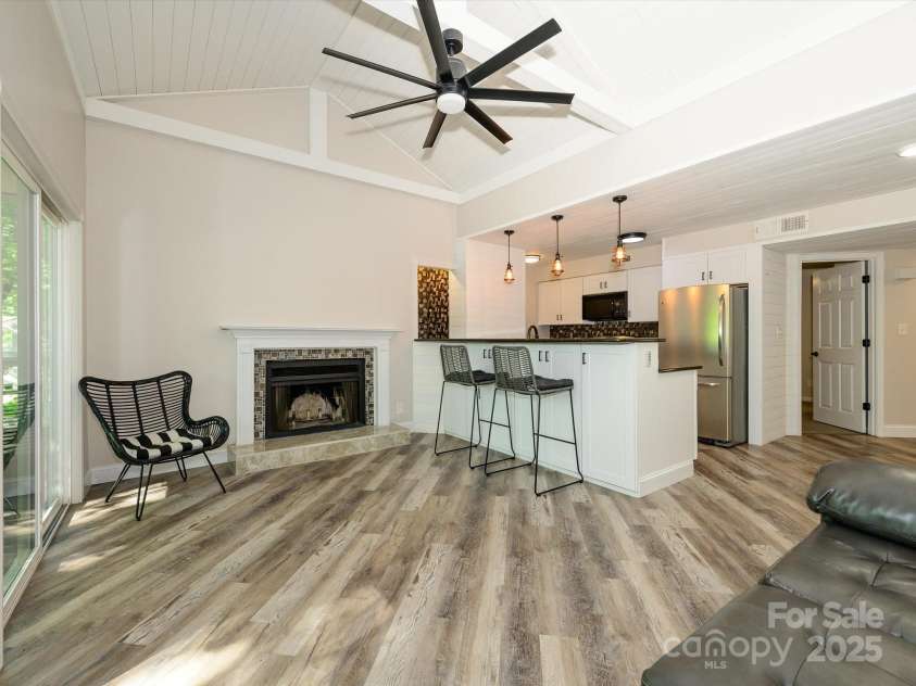 233 Northwest Drive, Davidson, NC 28036.  MLS# CAR4254458, YatesRealty ID 11215. 
