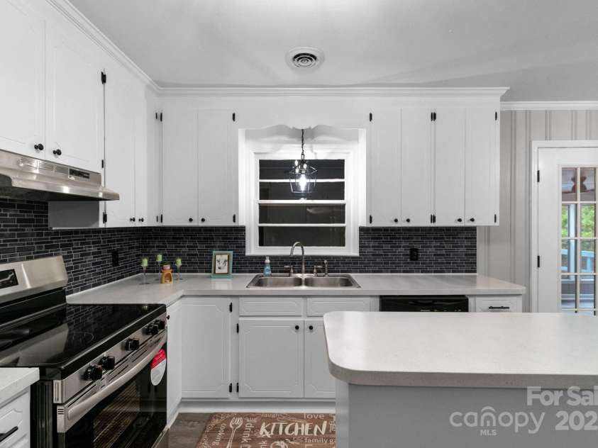 1106 University Drive, Lancaster, SC 29720.  MLS# CAR4244769, YatesRealty ID 11216. 