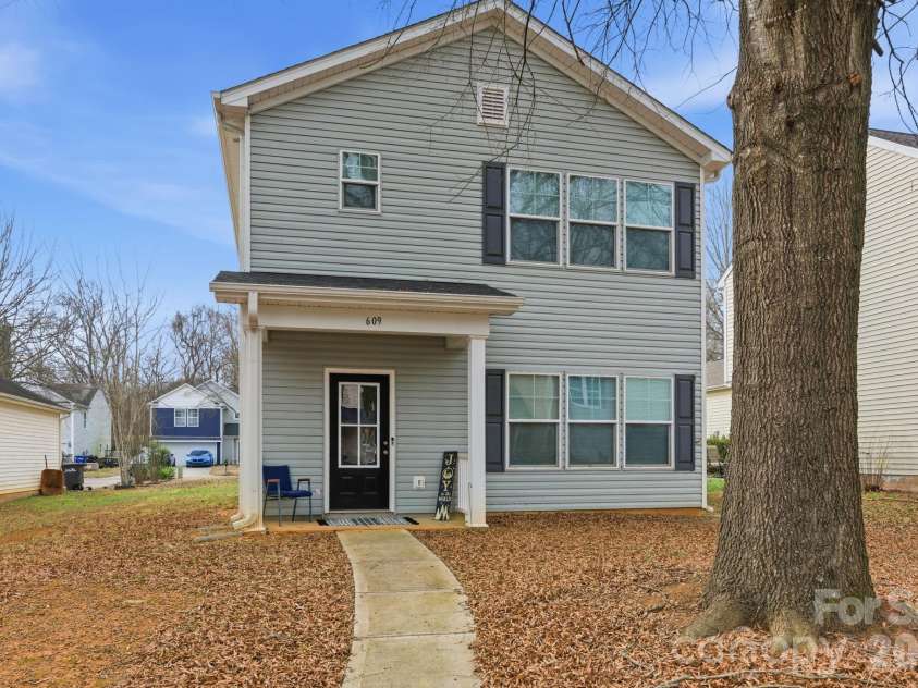 609 Mulberry Street, Statesville, NC 28677.  MLS# CAR4336410, YatesRealty ID 11216. 
