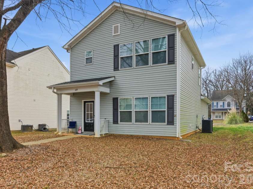 609 Mulberry Street, Statesville, NC 28677.  MLS# CAR4336410, YatesRealty ID 11216. 
