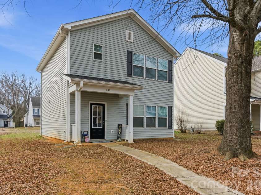 609 Mulberry Street, Statesville, NC 28677.  MLS# CAR4336410, YatesRealty ID 11216. 