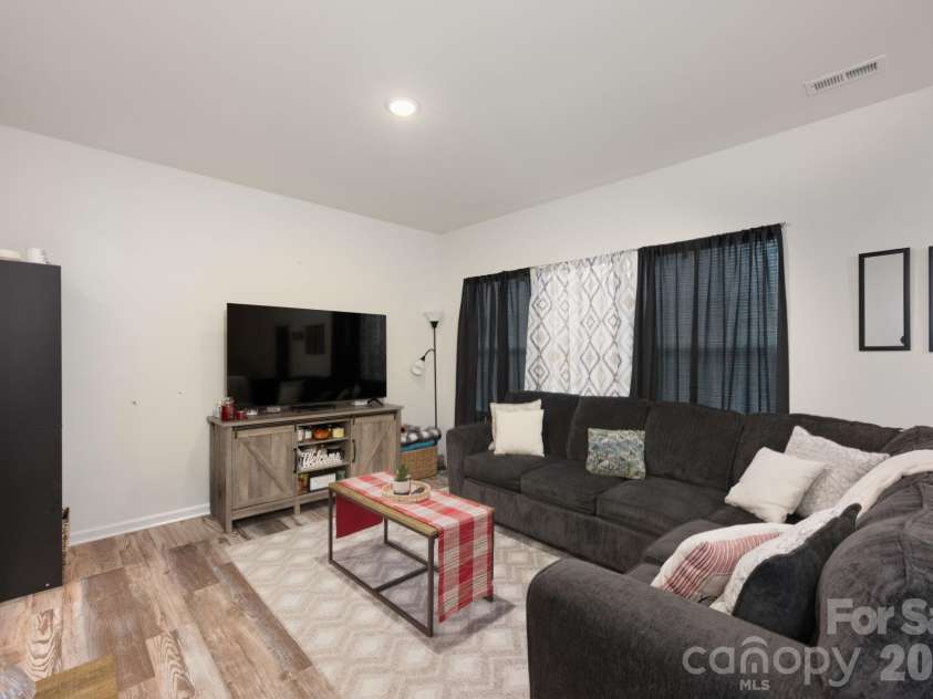609 Mulberry Street, Statesville, NC 28677.  MLS# CAR4336410, YatesRealty ID 11216. 