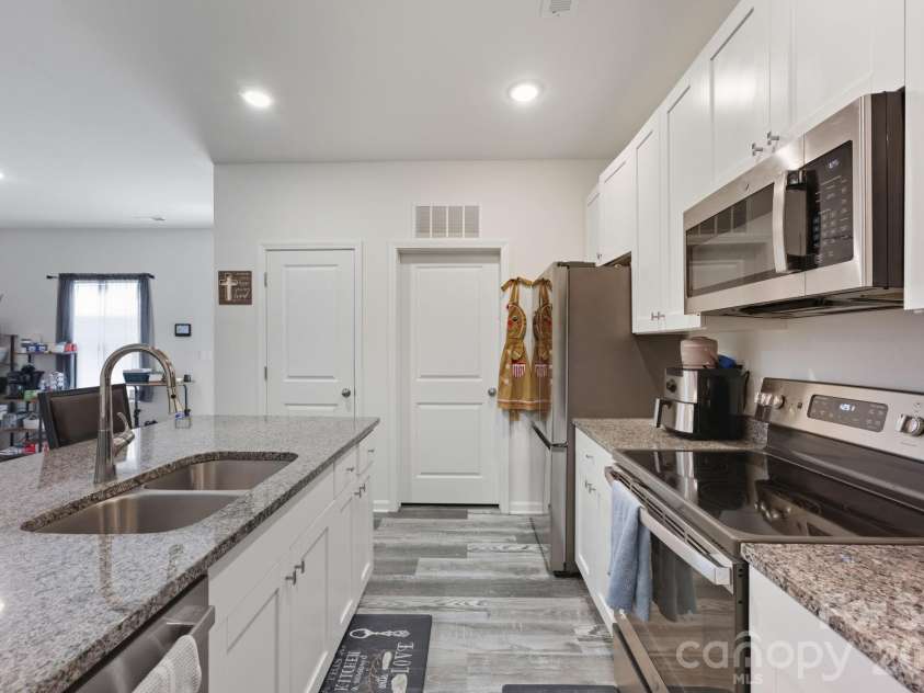 609 Mulberry Street, Statesville, NC 28677.  MLS# CAR4336410, YatesRealty ID 11216. 
