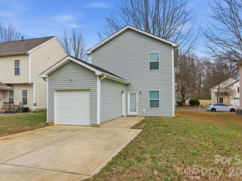 609 Mulberry Street, Statesville, NC 28677.  MLS# CAR4336410, YatesRealty ID 11216. 
