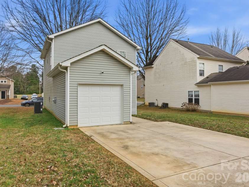 609 Mulberry Street, Statesville, NC 28677.  MLS# CAR4336410, YatesRealty ID 11216. 