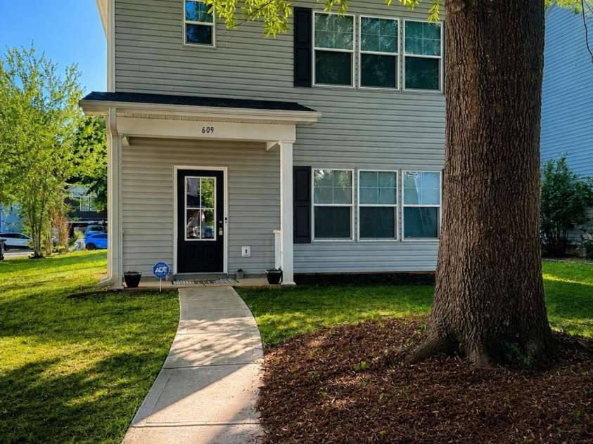609 Mulberry Street, Statesville, NC 28677.  MLS# CAR4336410, YatesRealty ID 11216. 