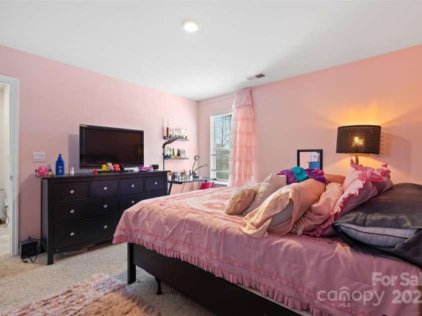 124 Sequoia Forest Drive, Mooresville, NC 28117.  MLS# CAR4231082, YatesRealty ID 11217. 