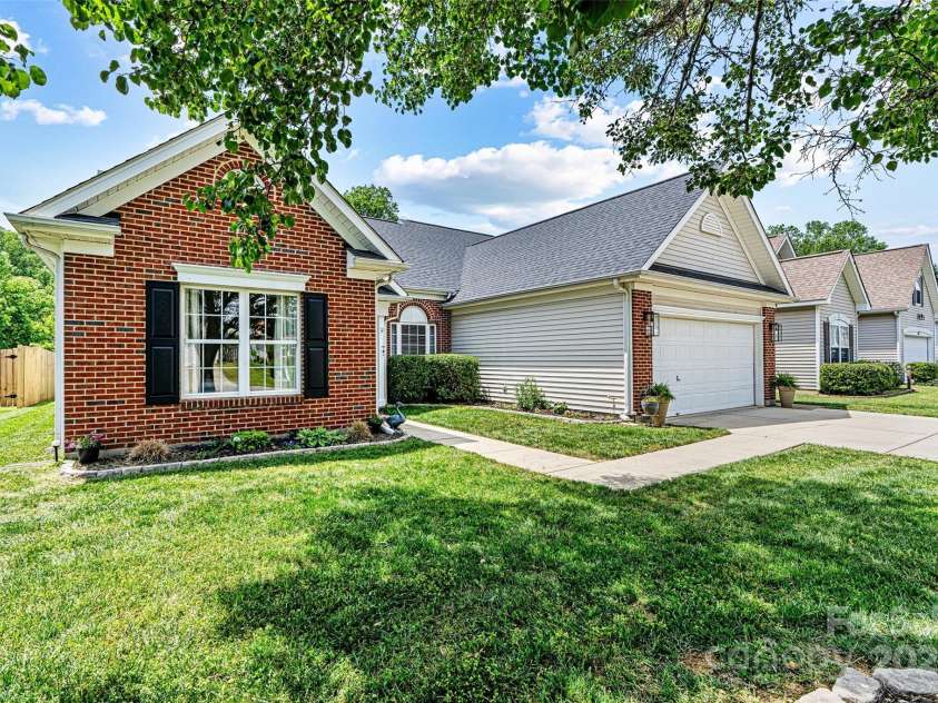 158 Bluffton Road, Mooresville, NC 28115.  MLS# CAR4246592, YatesRealty ID 11218. 
