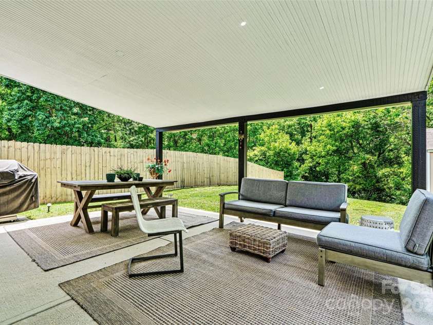 158 Bluffton Road, Mooresville, NC 28115.  MLS# CAR4246592, YatesRealty ID 11218. 