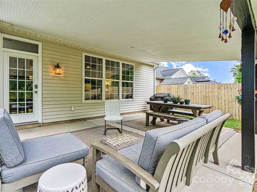 158 Bluffton Road, Mooresville, NC 28115.  MLS# CAR4246592, YatesRealty ID 11218. 