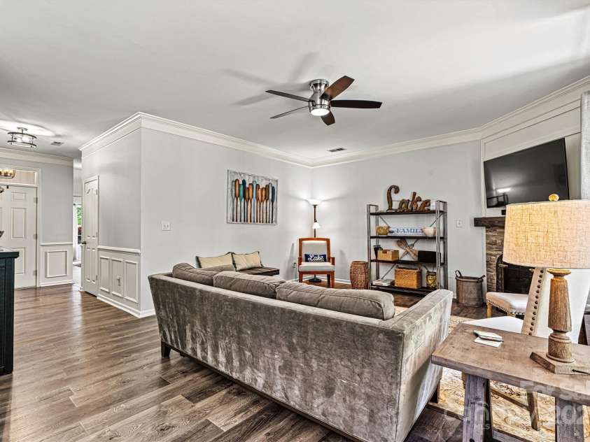 158 Bluffton Road, Mooresville, NC 28115.  MLS# CAR4246592, YatesRealty ID 11218. 