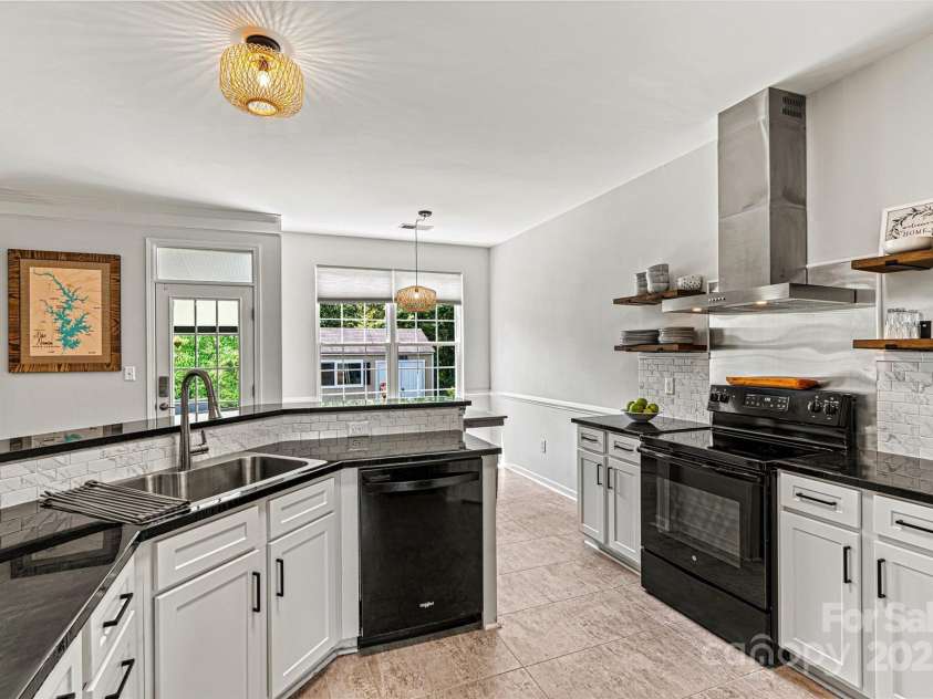 158 Bluffton Road, Mooresville, NC 28115.  MLS# CAR4246592, YatesRealty ID 11218. 