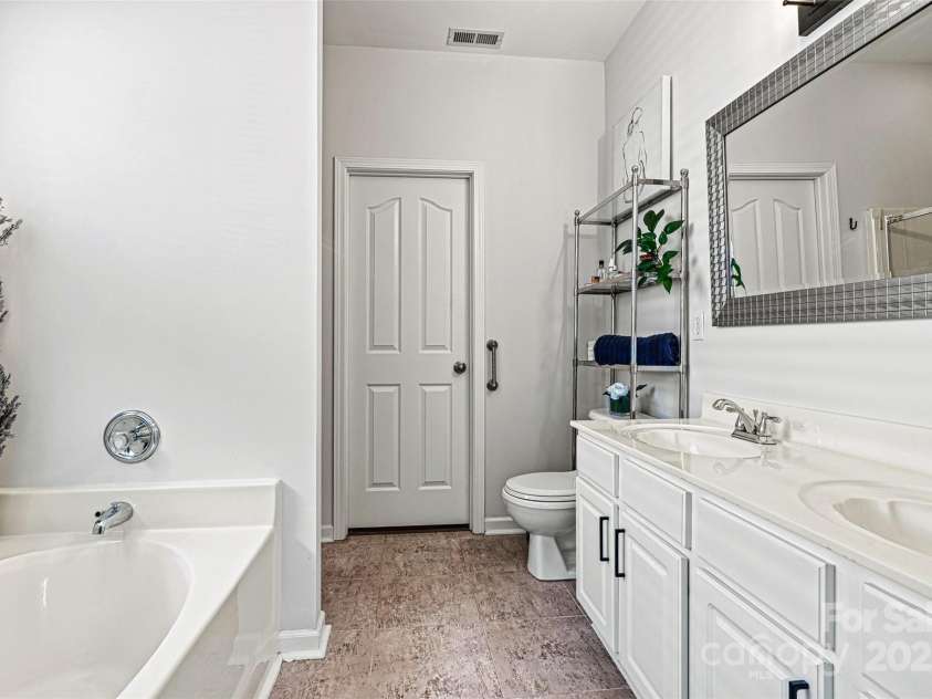 158 Bluffton Road, Mooresville, NC 28115.  MLS# CAR4246592, YatesRealty ID 11218. 