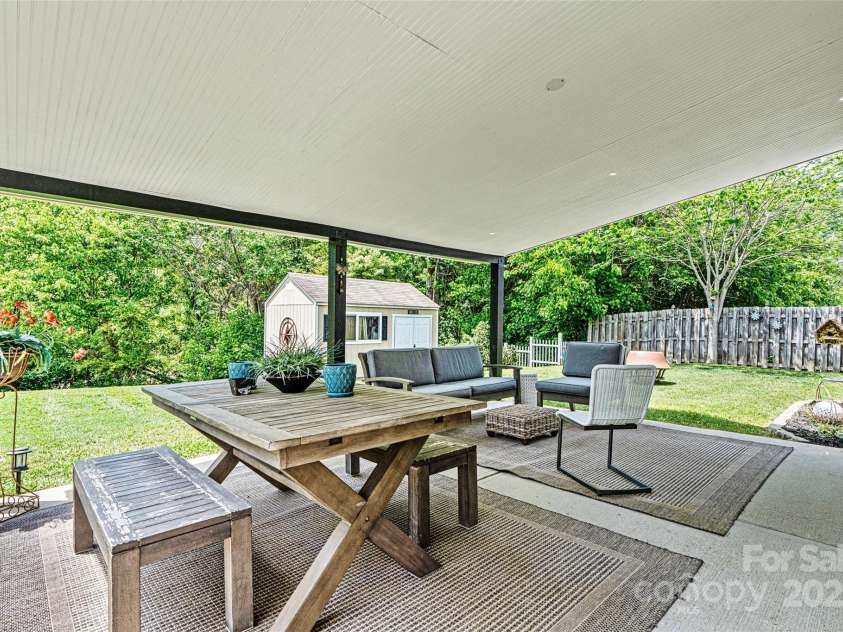 158 Bluffton Road, Mooresville, NC 28115.  MLS# CAR4246592, YatesRealty ID 11218. 