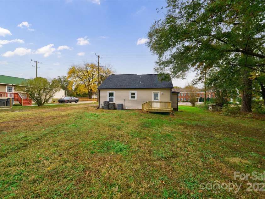 2500 Ridge Avenue, Kannapolis, NC 28083.  MLS# CAR4212413, YatesRealty ID 11219. 