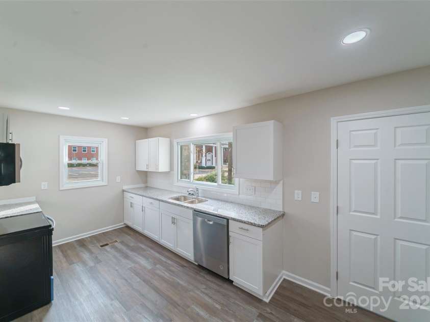 2500 Ridge Avenue, Kannapolis, NC 28083.  MLS# CAR4212413, YatesRealty ID 11219. 