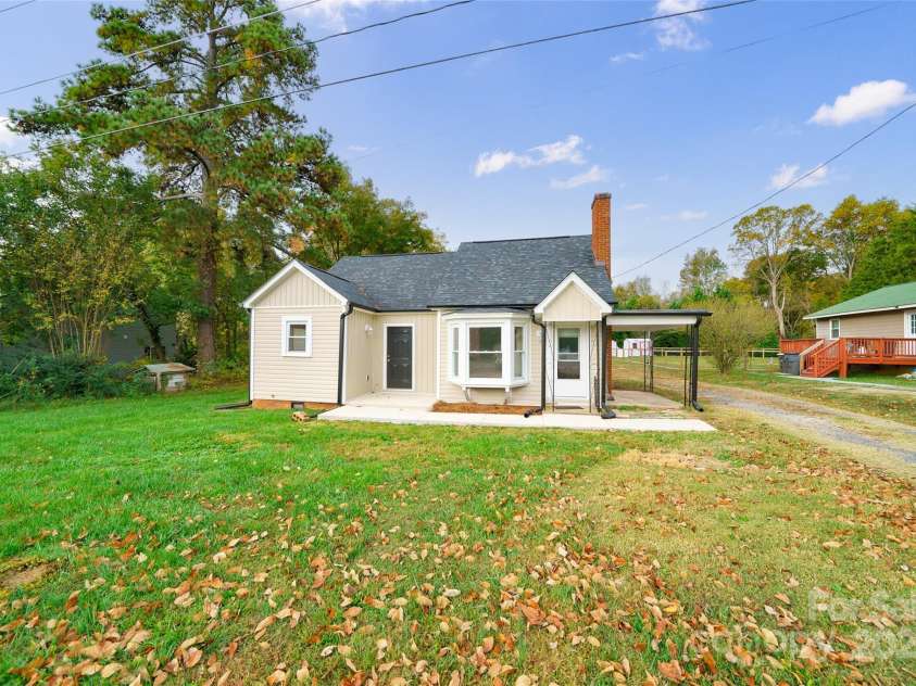 2500 Ridge Avenue, Kannapolis, NC 28083.  MLS# CAR4212413, YatesRealty ID 11219. 