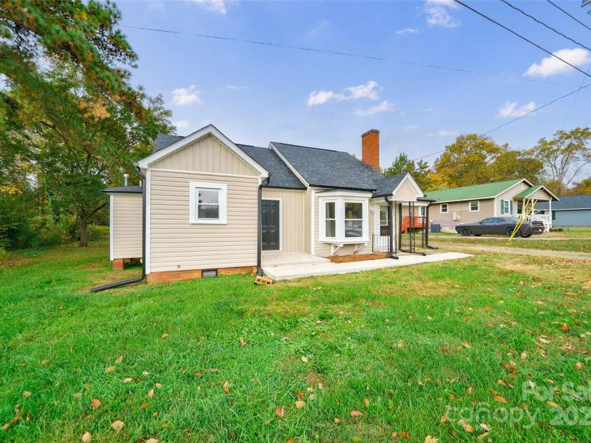 2500 Ridge Avenue, Kannapolis, NC 28083.  MLS# CAR4212413, YatesRealty ID 11219. 