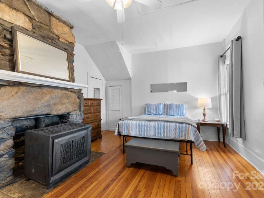 33 Vance Avenue, Black Mountain, NC 28711.  MLS# CAR4220185, YatesRealty ID 1122. #1