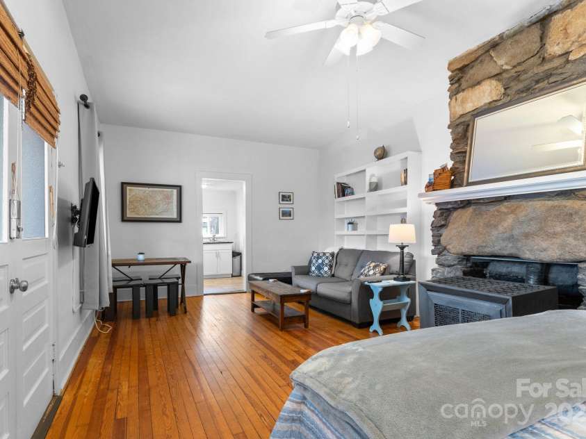 33 Vance Avenue, Black Mountain, NC 28711.  MLS# CAR4220185, YatesRealty ID 1122. #1