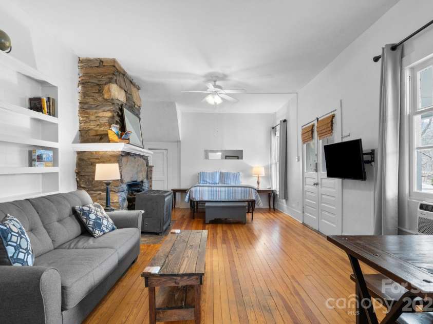 33 Vance Avenue, Black Mountain, NC 28711.  MLS# CAR4220185, YatesRealty ID 1122. #1