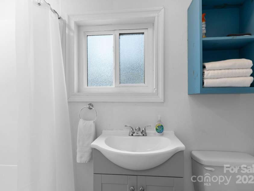 33 Vance Avenue, Black Mountain, NC 28711.  MLS# CAR4220185, YatesRealty ID 1122. #1