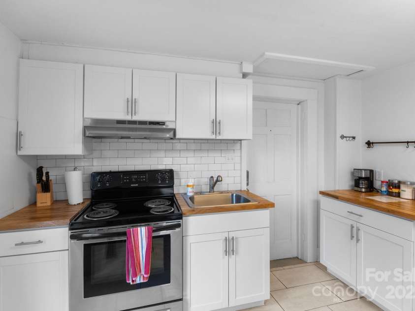 33 Vance Avenue, Black Mountain, NC 28711.  MLS# CAR4220185, YatesRealty ID 1122. #2