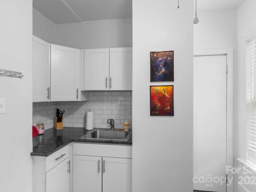 33 Vance Avenue, Black Mountain, NC 28711.  MLS# CAR4220185, YatesRealty ID 1122. #3