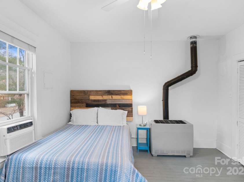 33 Vance Avenue, Black Mountain, NC 28711.  MLS# CAR4220185, YatesRealty ID 1122. #3