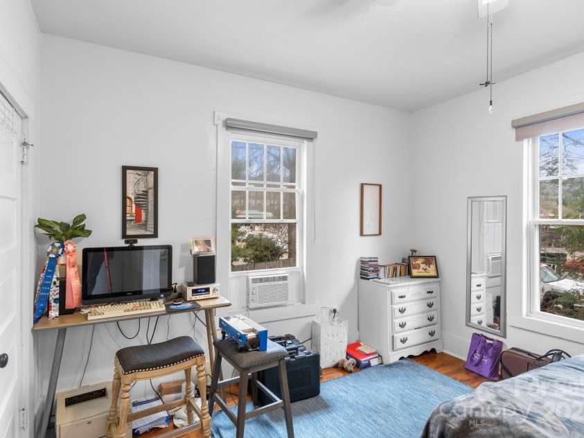 33 Vance Avenue, Black Mountain, NC 28711.  MLS# CAR4220185, YatesRealty ID 1122. #4