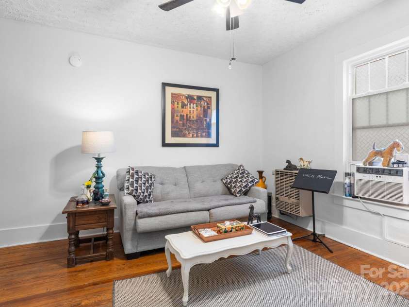 33 Vance Avenue, Black Mountain, NC 28711.  MLS# CAR4220185, YatesRealty ID 1122. #4