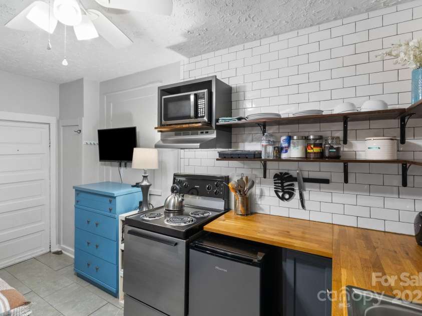 33 Vance Avenue, Black Mountain, NC 28711.  MLS# CAR4220185, YatesRealty ID 1122. #5