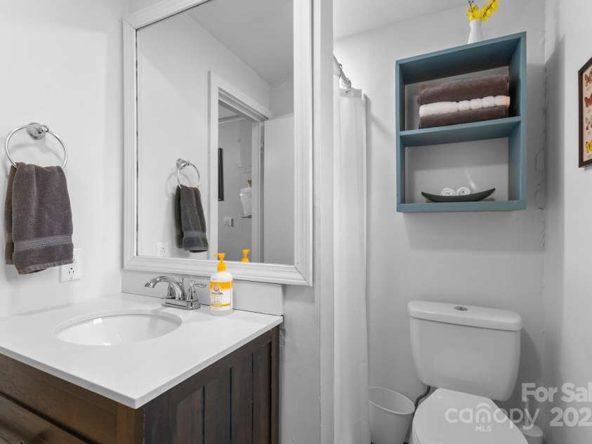 33 Vance Avenue, Black Mountain, NC 28711.  MLS# CAR4220185, YatesRealty ID 1122. #5