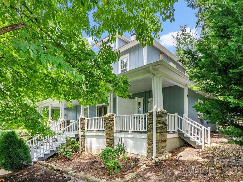 33 Vance Avenue, Black Mountain, NC 28711.  MLS# CAR4220185, YatesRealty ID 1122. 