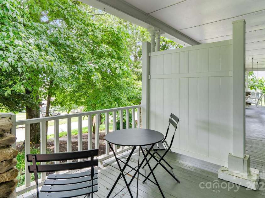 33 Vance Avenue, Black Mountain, NC 28711.  MLS# CAR4220185, YatesRealty ID 1122. 