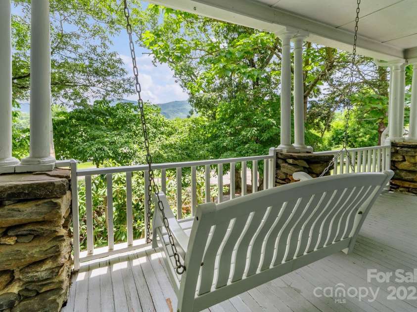 33 Vance Avenue, Black Mountain, NC 28711.  MLS# CAR4220185, YatesRealty ID 1122. 