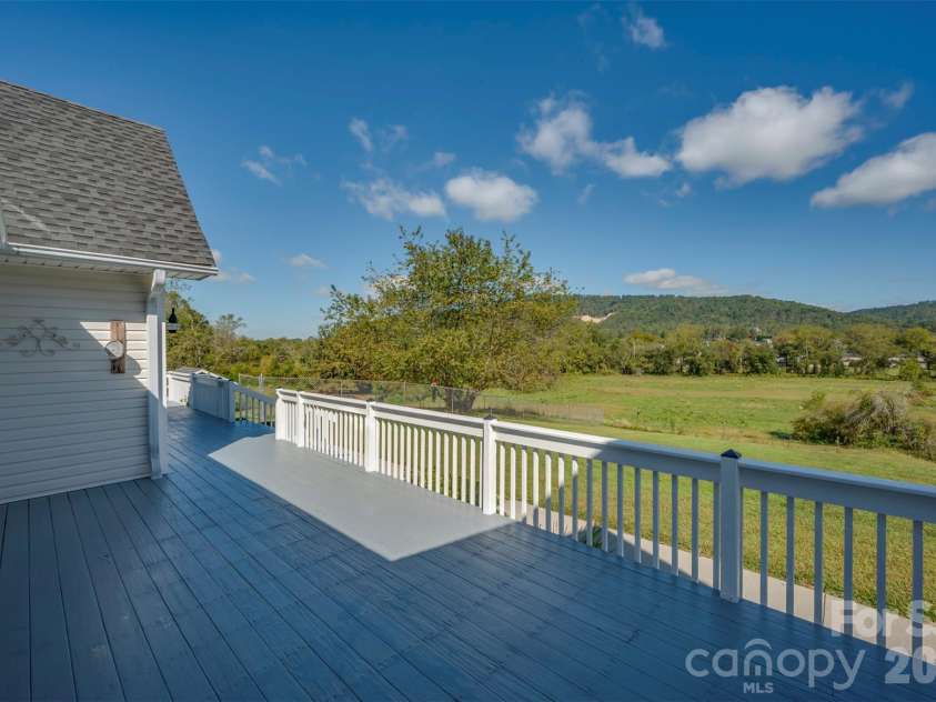 275 Souther Road, Fletcher, NC 28732.  MLS# CAR4346785, YatesRealty ID 11220. 