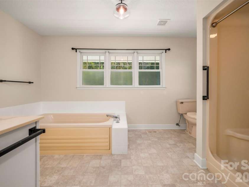 275 Souther Road, Fletcher, NC 28732.  MLS# CAR4346785, YatesRealty ID 11220. 