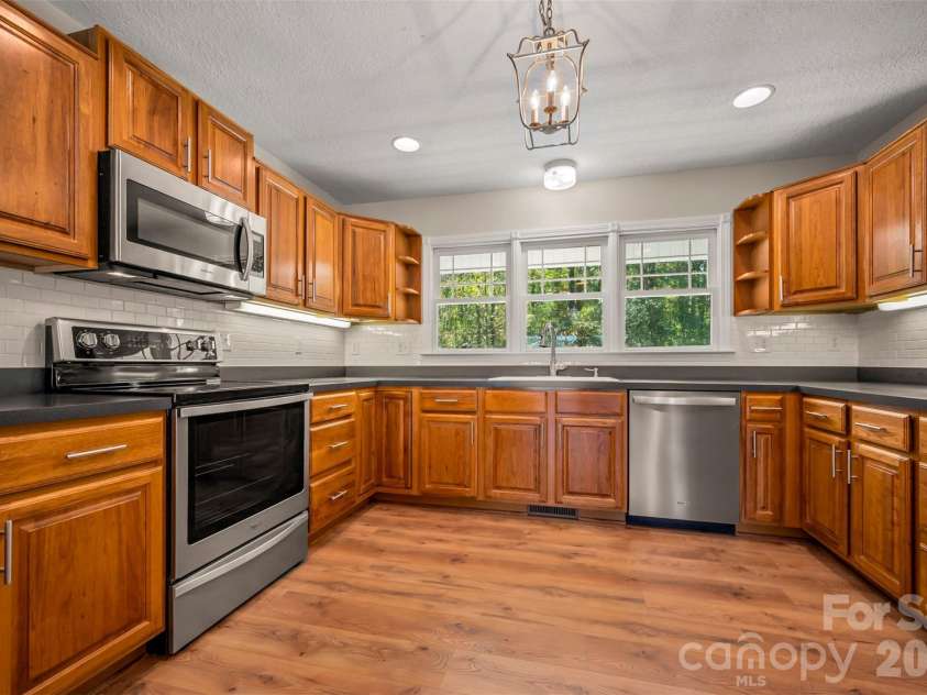 275 Souther Road, Fletcher, NC 28732.  MLS# CAR4346785, YatesRealty ID 11220. 