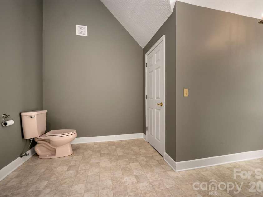 275 Souther Road, Fletcher, NC 28732.  MLS# CAR4346785, YatesRealty ID 11220. 