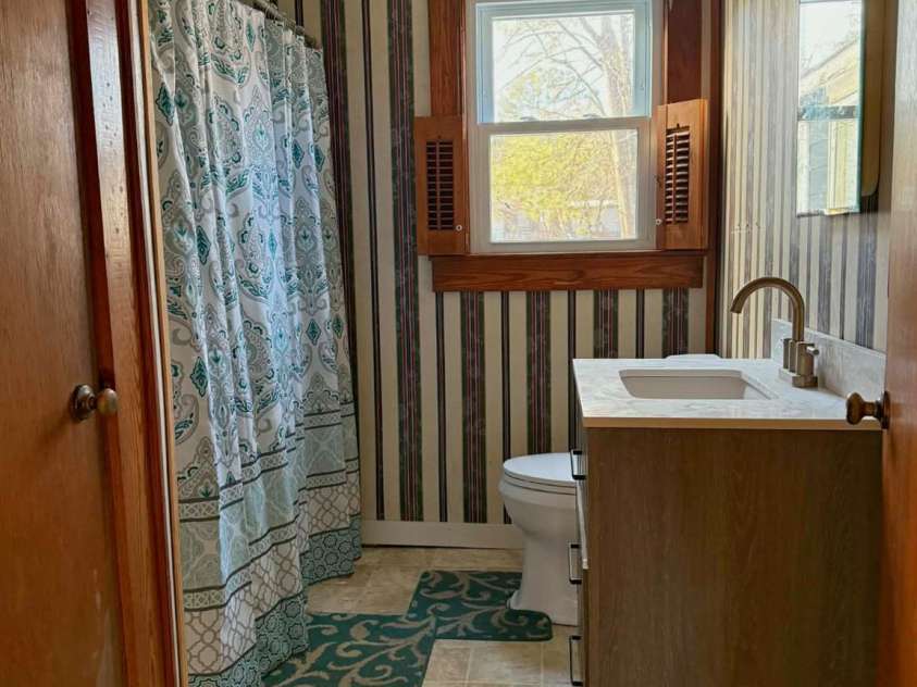 1677 US 221A Highway, Forest City, NC 28043.  MLS# CAR4340129, YatesRealty ID 11221. Bathroom