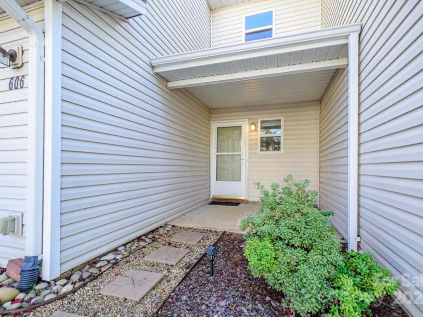 606 Olde Covington Way, Arden, NC 28704.  MLS# CAR4313907, YatesRealty ID 11222. 
