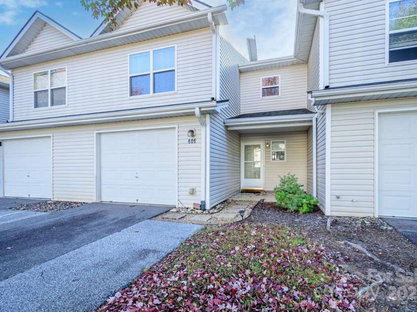606 Olde Covington Way, Arden, NC 28704.  MLS# CAR4313907, YatesRealty ID 11222. 