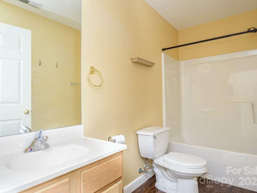 606 Olde Covington Way, Arden, NC 28704.  MLS# CAR4313907, YatesRealty ID 11222. Full Guest Bath Upper Level